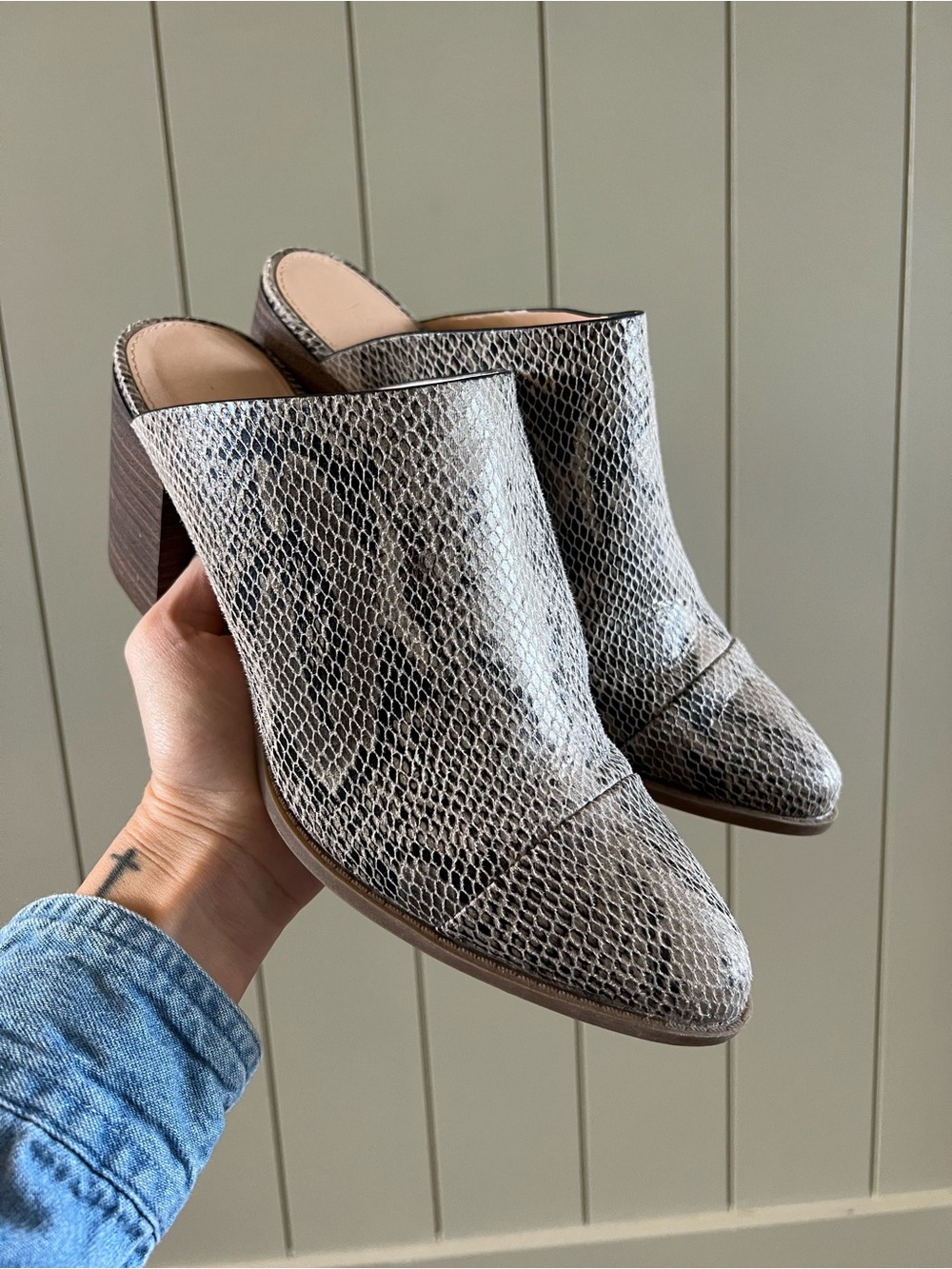 LC Lauren Conrad Gray Snake-Print Slip-On Block Heel Mules